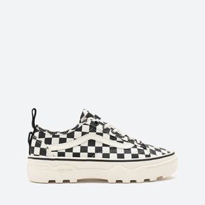 Checkerboard sentry old skool vans (men’s 6.5 / women’s 8)